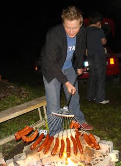 Hot dog rake